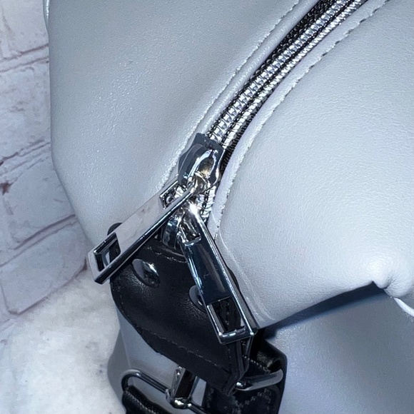 🚫SOLD! •NWT🤩 |•ELLEN TRACY•| Gorgeous The 20" Smooth Color Block Duffle Bag - Picture 10 of 16